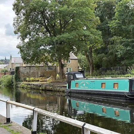 Character With Parking And Wifi Bradford (West Yorkshire)