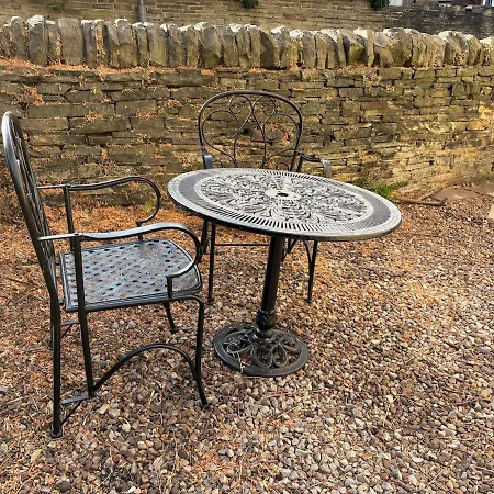 Character With Parking And Wifi * Bradford (West Yorkshire)